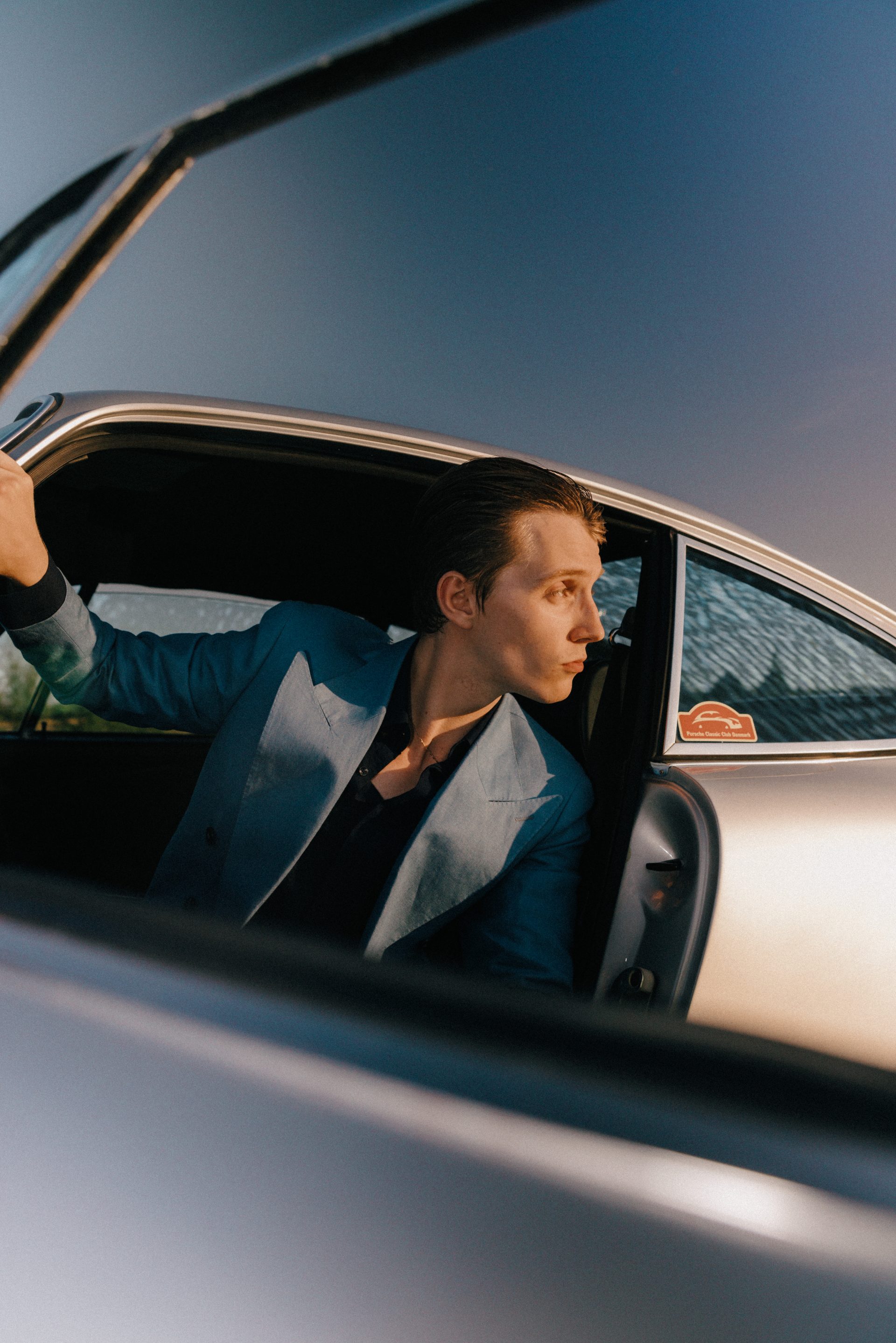 Maßschneider Fotografie Rooks & Rocks Anzug im Porsche Interieur